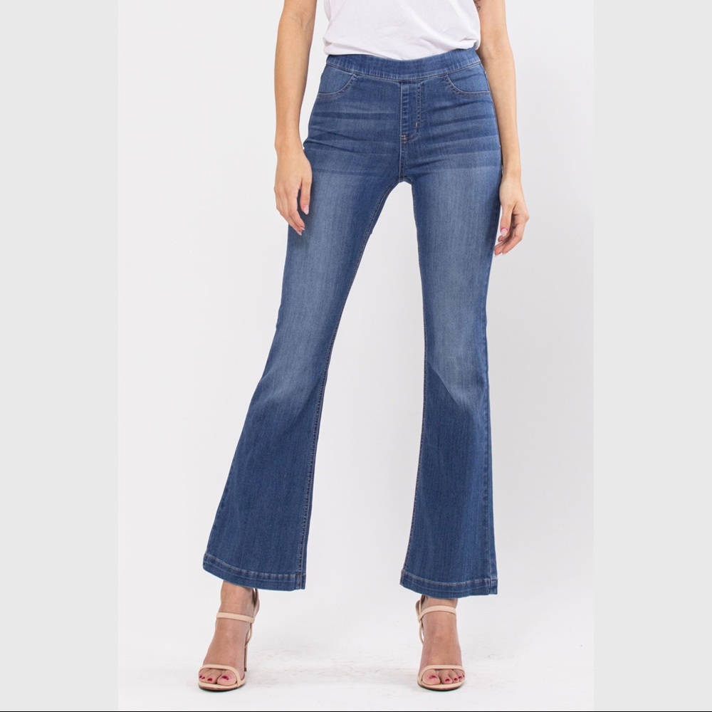 Cello Jeans Pull On Flare Petite 30” Medium wash - Picture 1 of 13